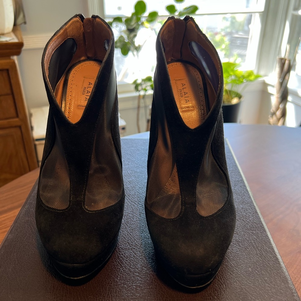Alaia Booties - Picture 1 of 8